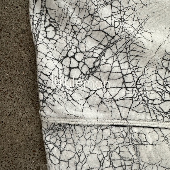 EUC lululemon perfectly oversized crew thread dye white black size 4 - Picture 10 of 10